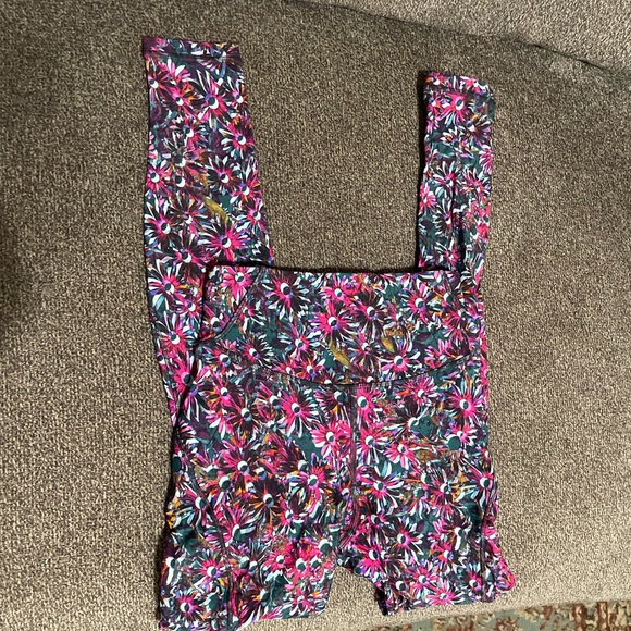 Lululemon fleece lined leggings size 2 - Picture 6 of 6